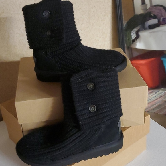 Ugg toddler cardi boot. Size 12. Black knit. - Picture 3 of 12